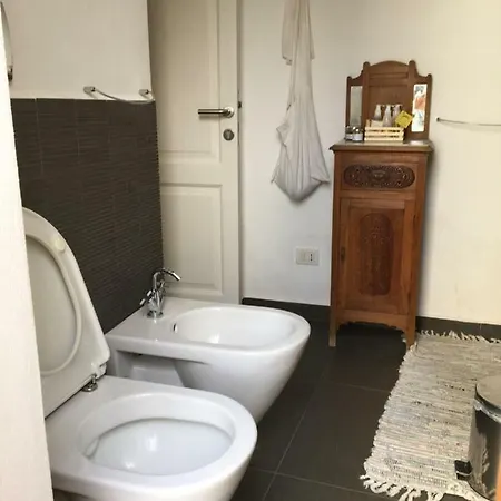 Armonica Casa Con Giardino Piscita